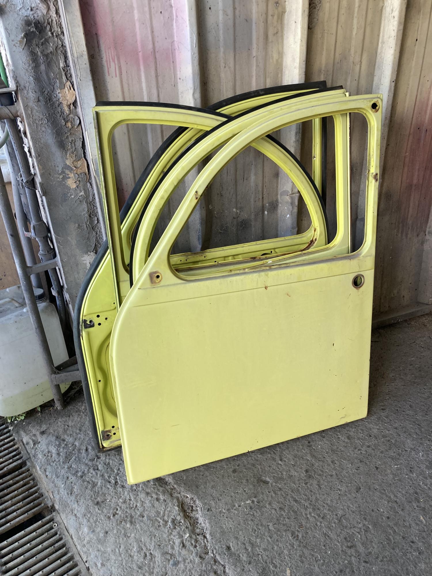 2CV4 jaune cédrat restauration